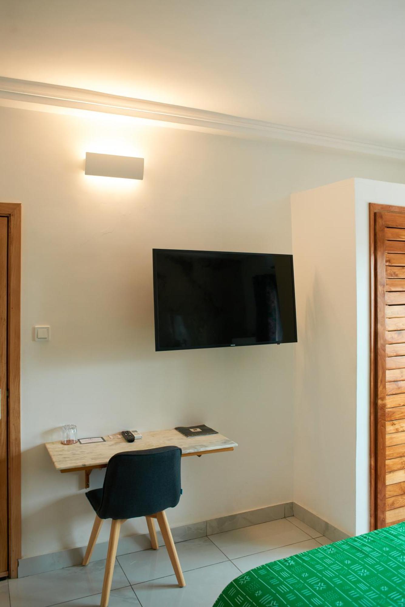 Le Kare Ebene Hotel Cotonou Exterior photo
