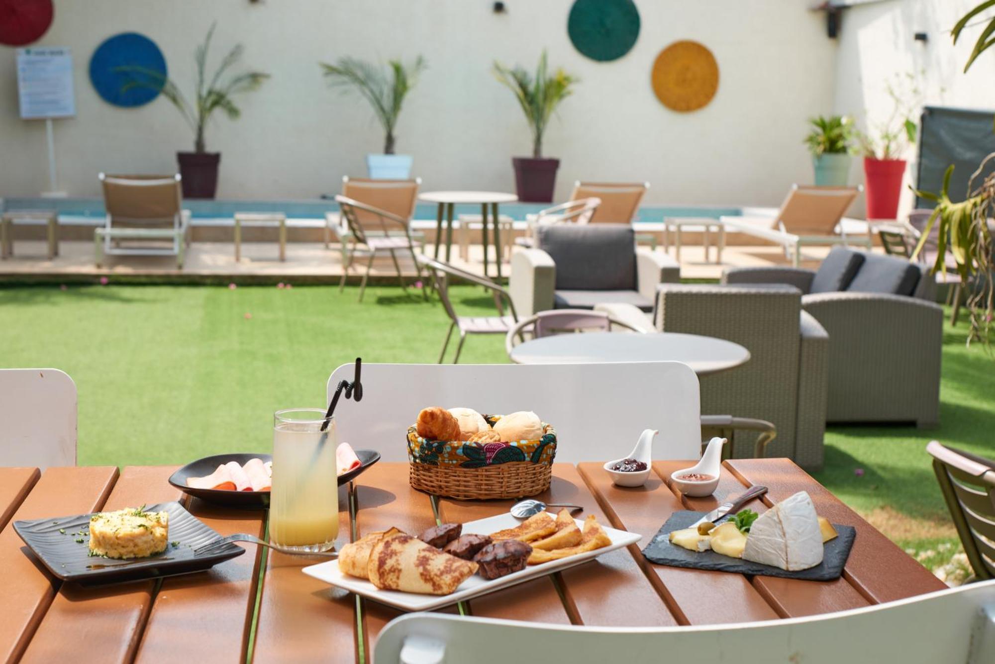 Le Kare Ebene Hotel Cotonou Exterior photo