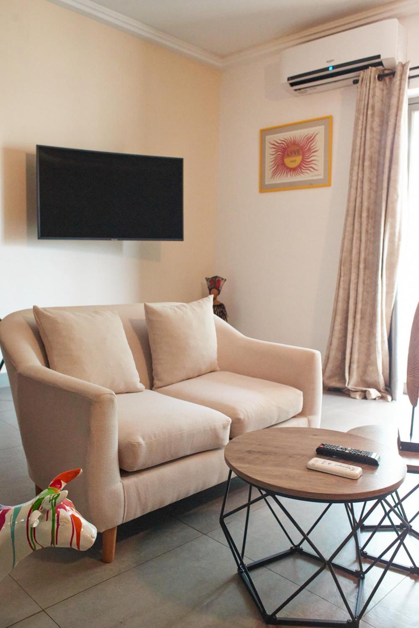 Le Kare Ebene Hotel Cotonou Exterior photo