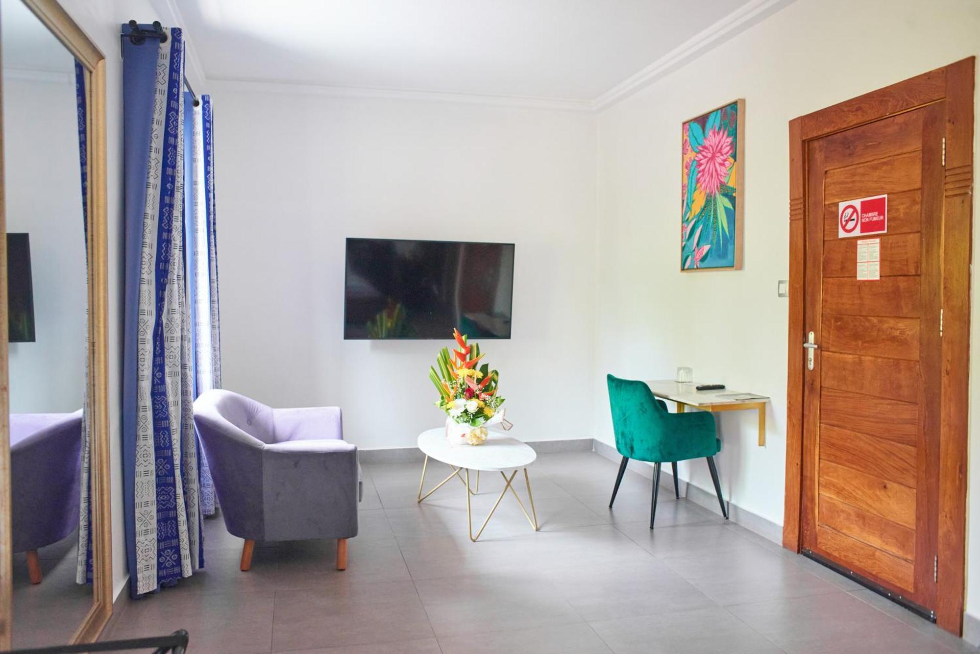 Le Kare Ebene Hotel Cotonou Exterior photo