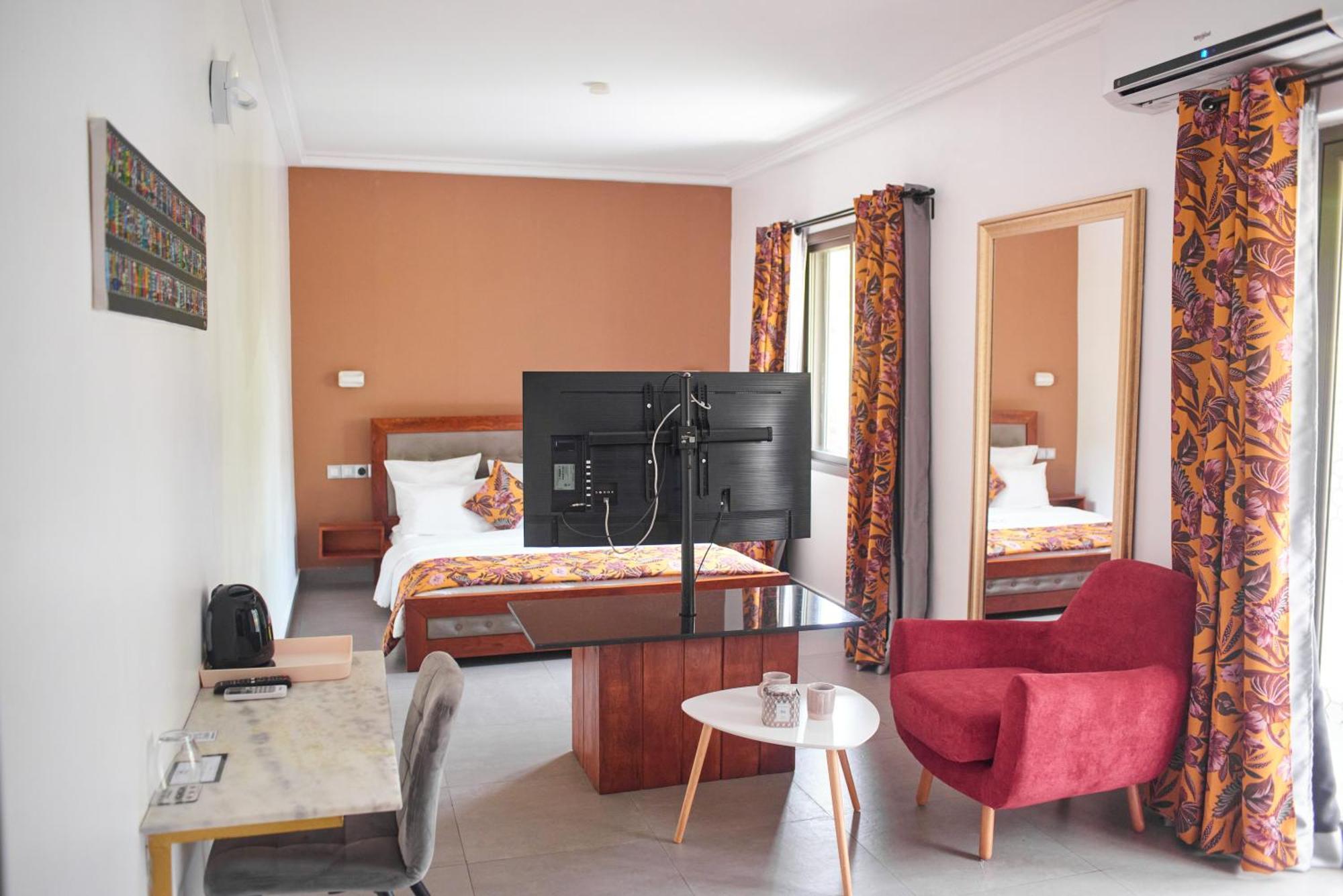Le Kare Ebene Hotel Cotonou Exterior photo